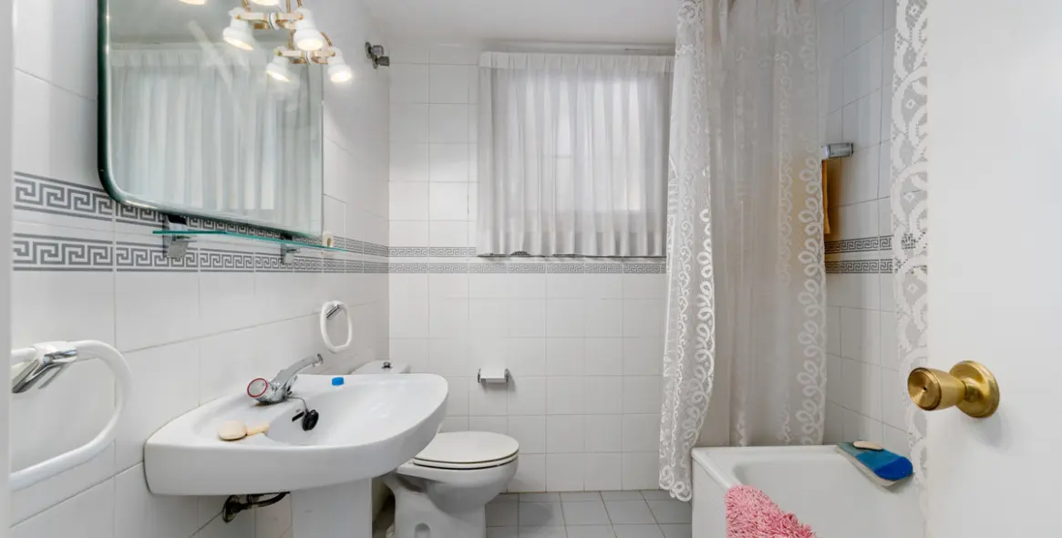 Sale of ground floor apartment in Marbella 11