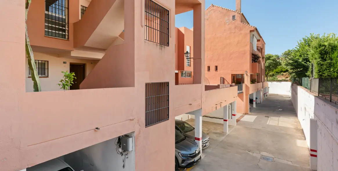 Sale of ground floor apartment in Marbella 19