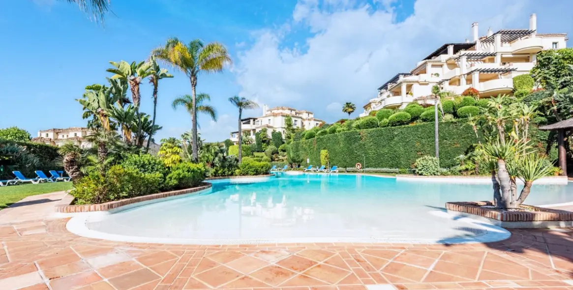 Sale of ground floor apartment in Benahavís 1