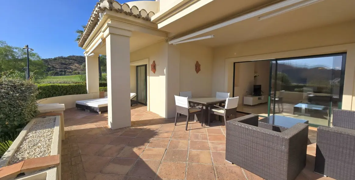 Sale of ground floor apartment in Benahavís 2