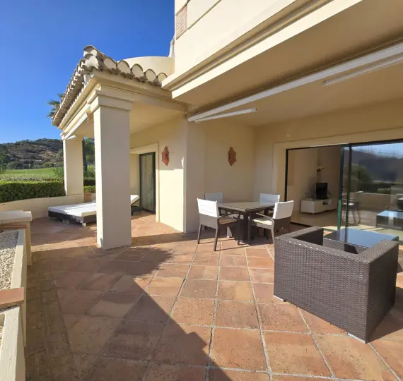 Venta de apartamento en planta baja en Benahavís