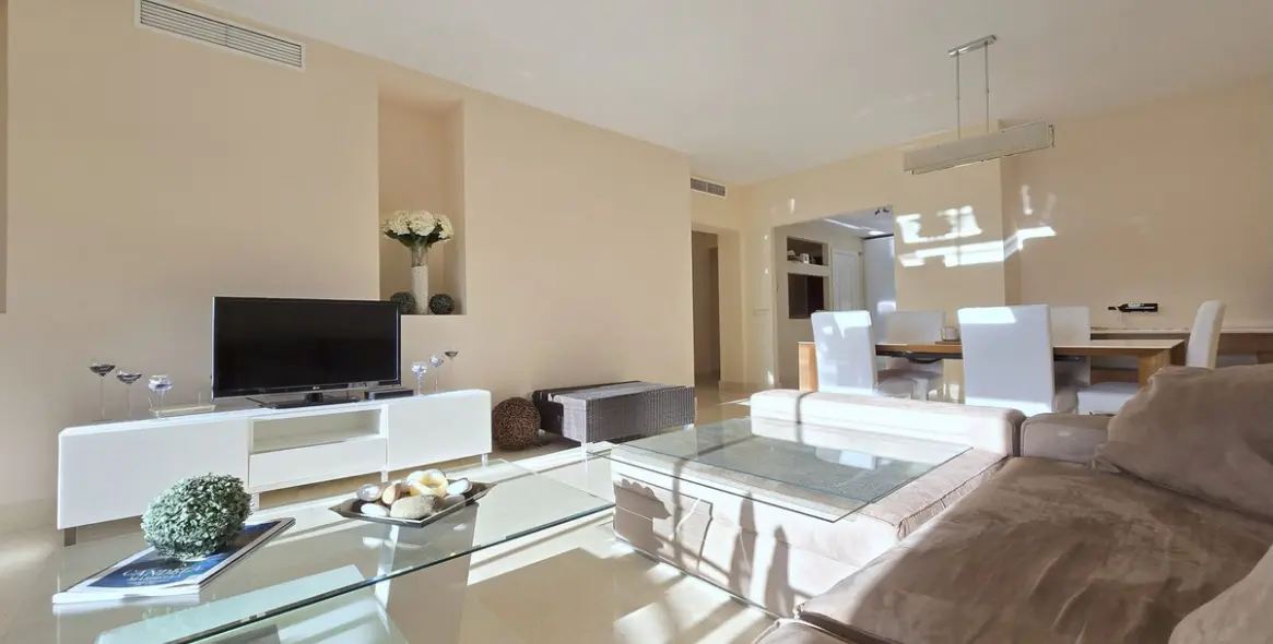 Sale of ground floor apartment in Benahavís 3