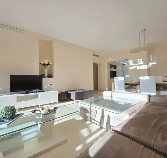 Venta de apartamento en planta baja en Benahavís