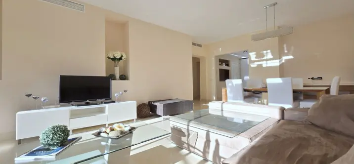 Venta de apartamento en planta baja en Benahavís 2