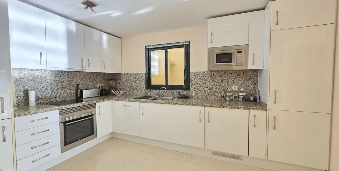 Sale of ground floor apartment in Benahavís 4