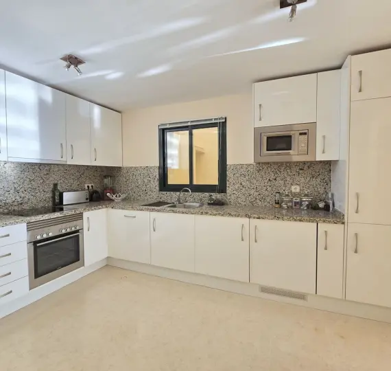 Venta de apartamento en planta baja en Benahavís