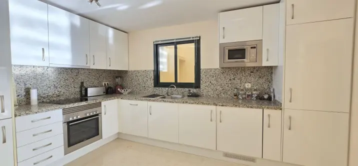 Venta de apartamento en planta baja en Benahavís 3