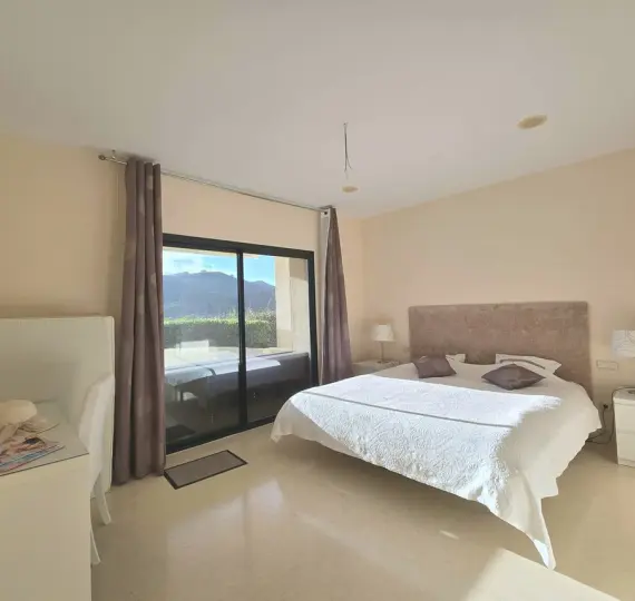 Venta de apartamento en planta baja en Benahavís