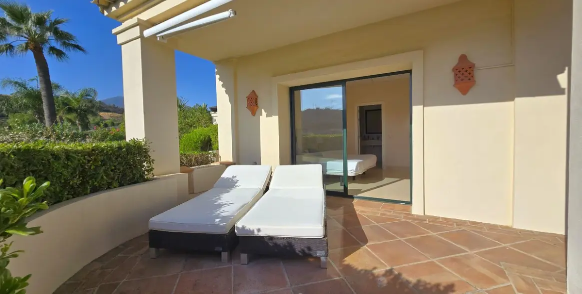 Sale of ground floor apartment in Benahavís 11