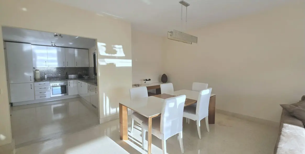 Sale of ground floor apartment in Benahavís 13