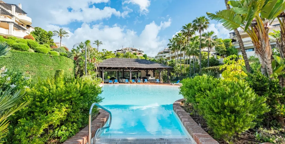 Sale of ground floor apartment in Benahavís 14