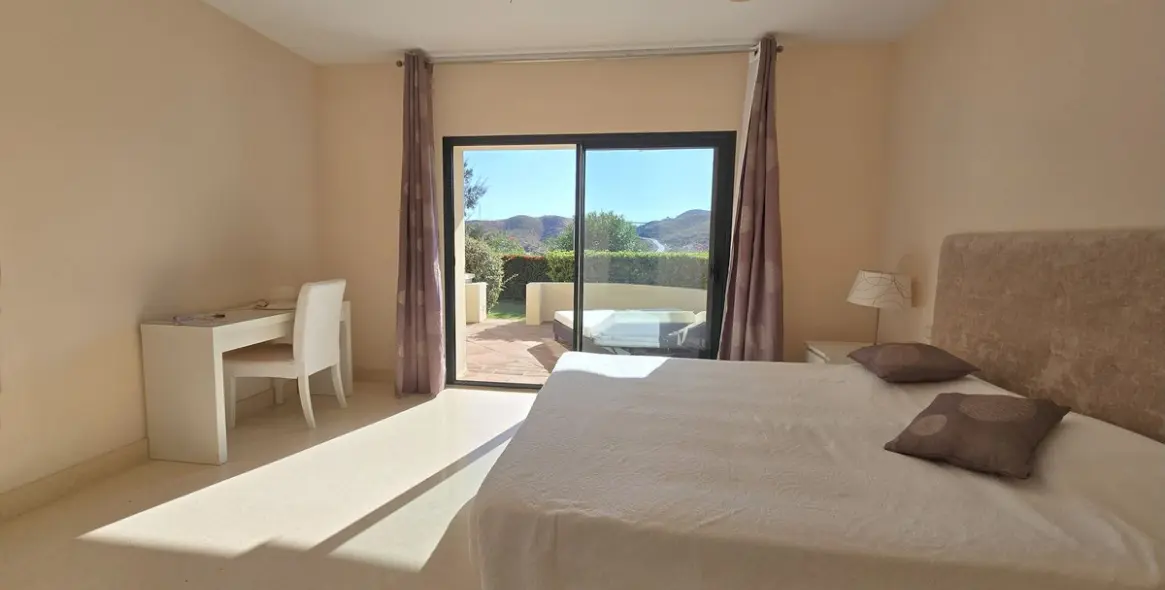 Sale of ground floor apartment in Benahavís 16