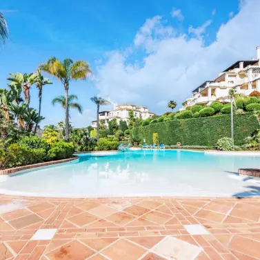 Sale of ground floor apartment in Benahavís