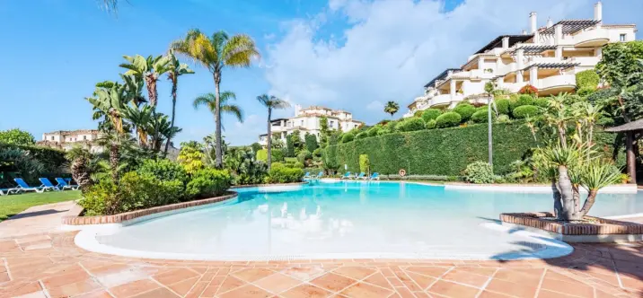 Sale of ground floor apartment in Benahavís 0