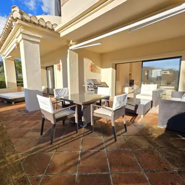 Sale of ground floor apartment in Benahavís