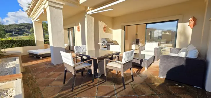 Sale of ground floor apartment in Benahavís 1