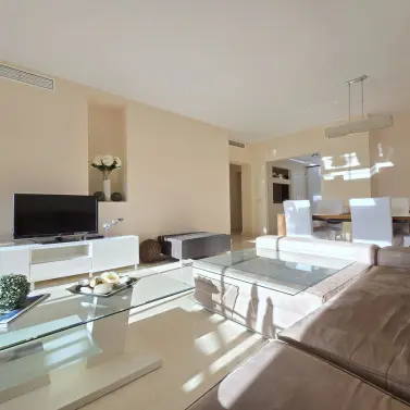 Sale of ground floor apartment in Benahavís