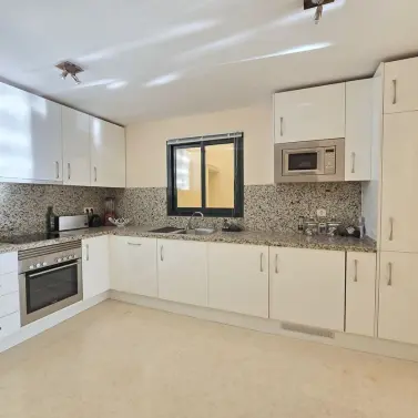 Sale of ground floor apartment in Benahavís