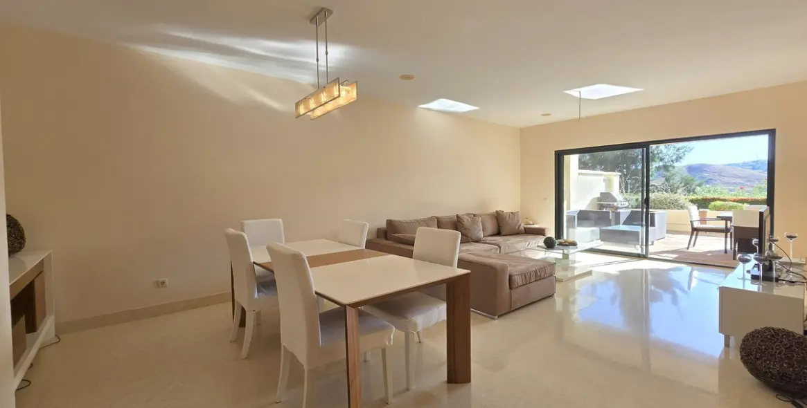 Sale of ground floor apartment in Benahavís 7