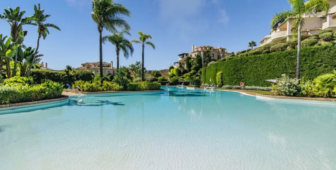 Sale of ground floor apartment in Benahavís 11