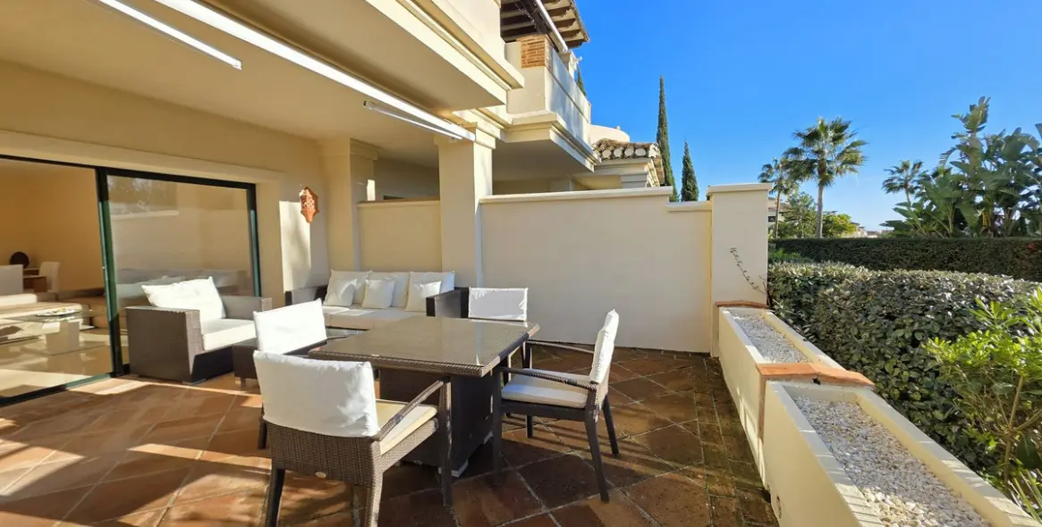 Sale of ground floor apartment in Benahavís 12