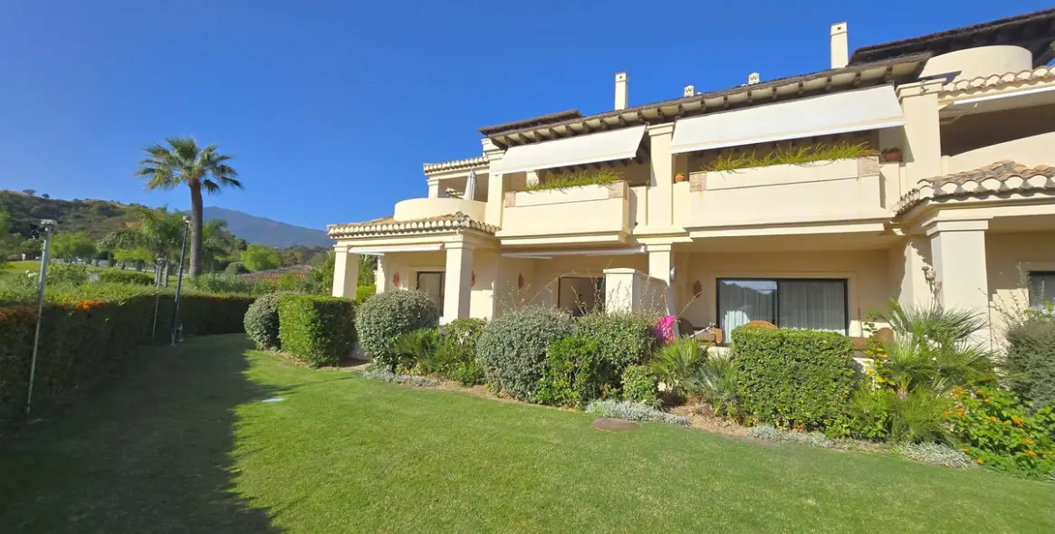 Sale of ground floor apartment in Benahavís 16