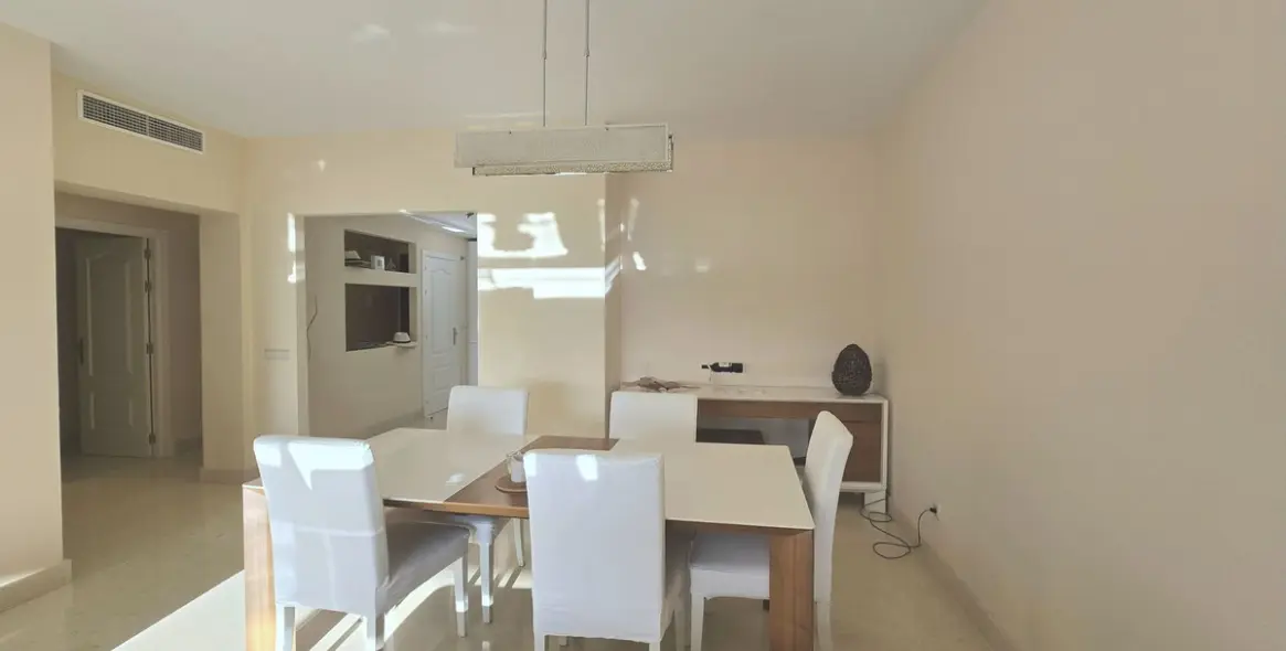 Sale of ground floor apartment in Benahavís 19
