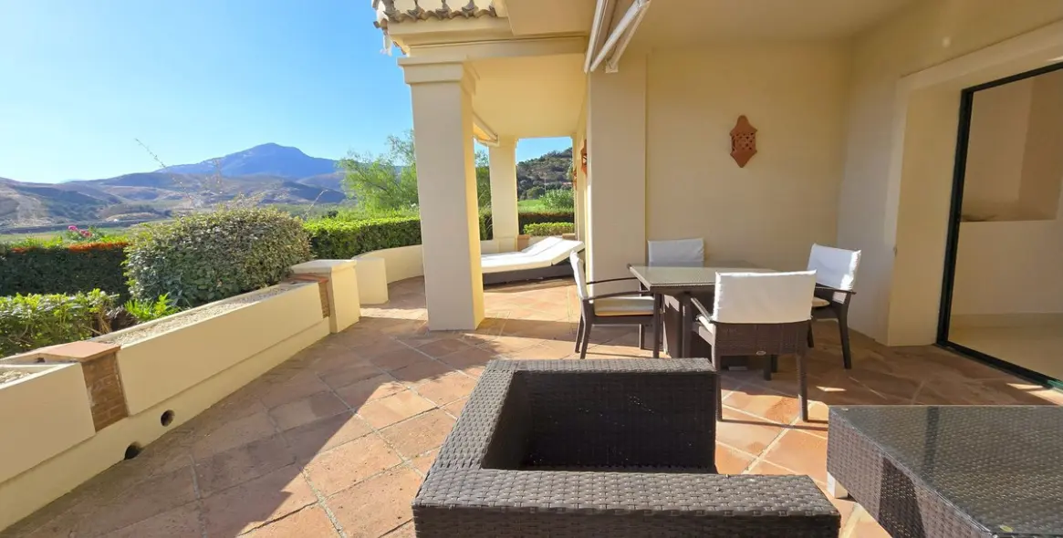 Sale of ground floor apartment in Benahavís 27