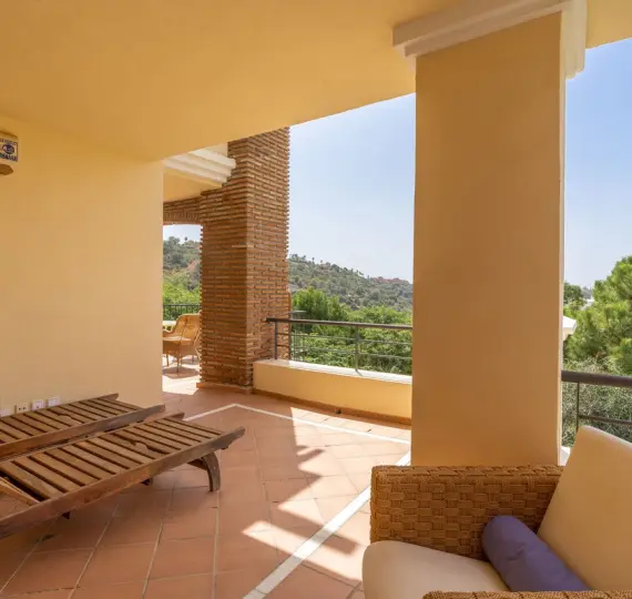Sale of middle floor apartment in Los Arqueros
