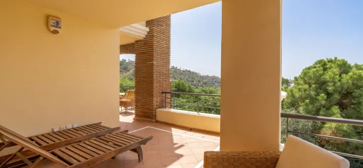 Sale of middle floor apartment in Los Arqueros 2