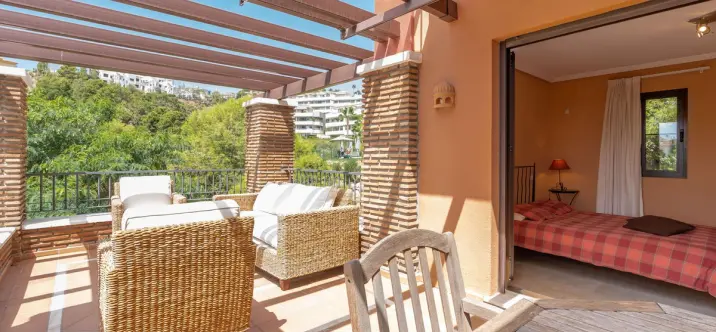Sale of middle floor apartment in Los Arqueros 3