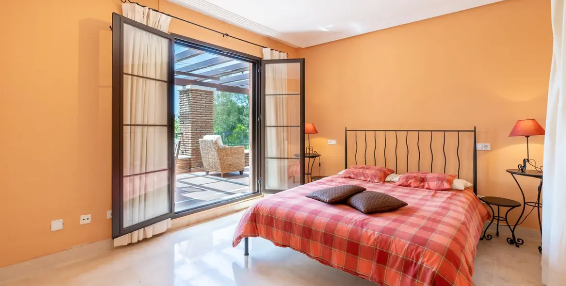 Продажа апартаментов на среднем этаже в Los Arqueros 11