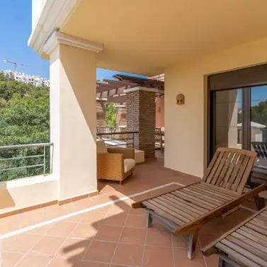 Продажа апартаментов на среднем этаже в Los Arqueros