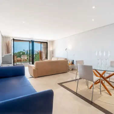 Продажа апартаментов на среднем этаже в Los Arqueros