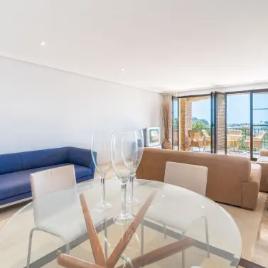 Продажа апартаментов на среднем этаже в Los Arqueros