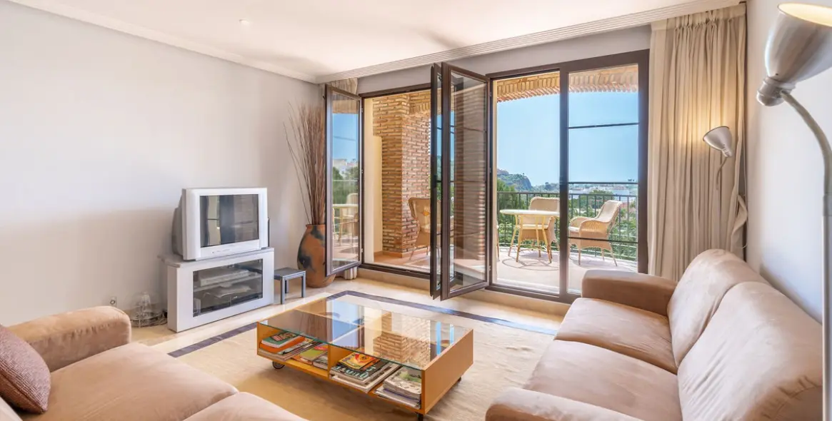 Продажа апартаментов на среднем этаже в Los Arqueros 7