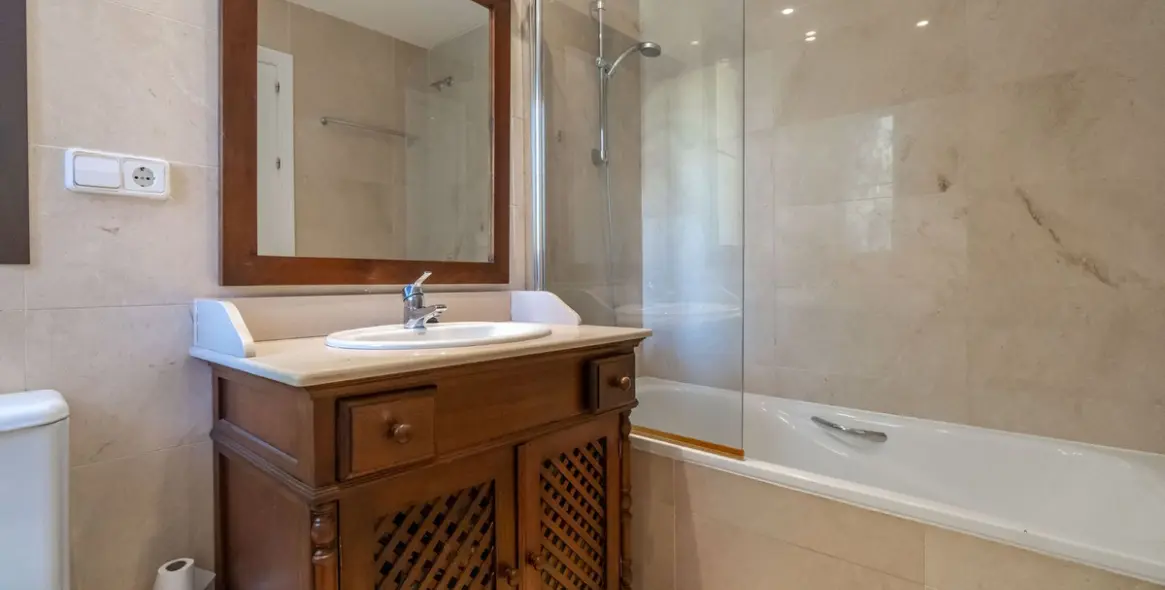 Продажа апартаментов на среднем этаже в Los Arqueros 16