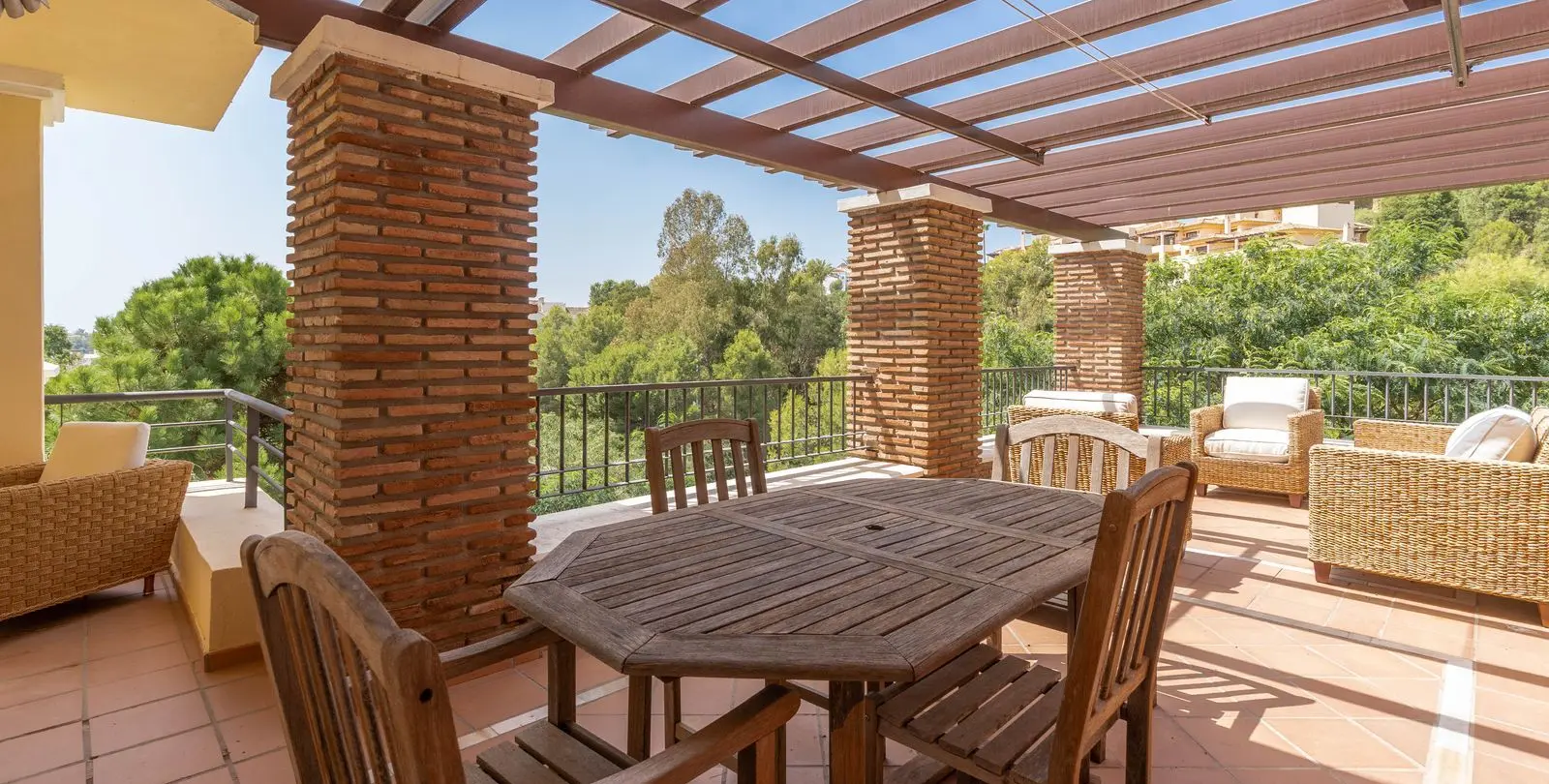 Sale of middle floor apartment in Los Arqueros 1