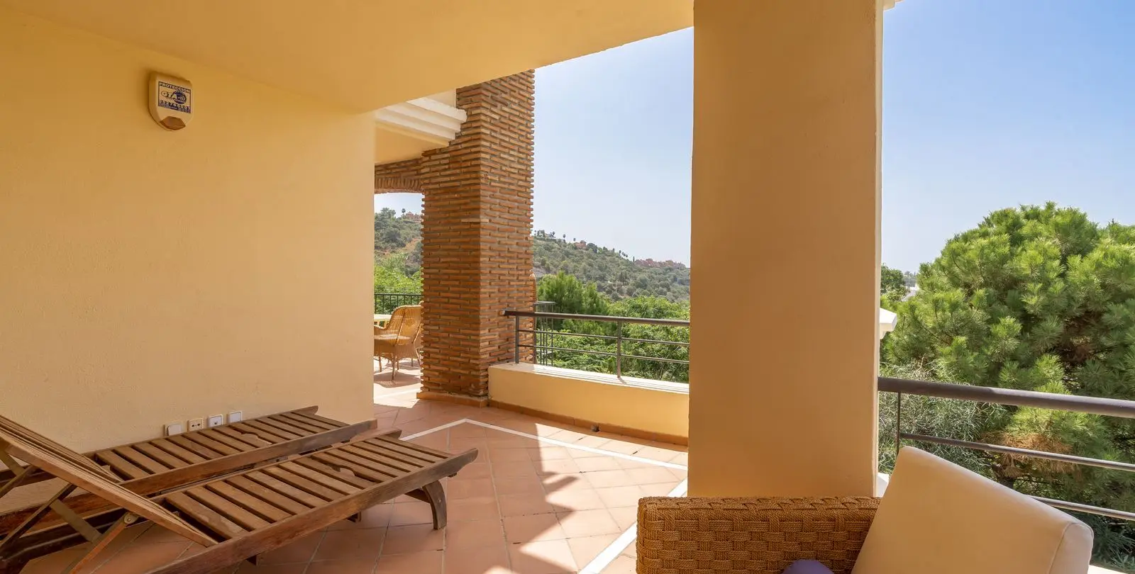 Sale of middle floor apartment in Los Arqueros 3