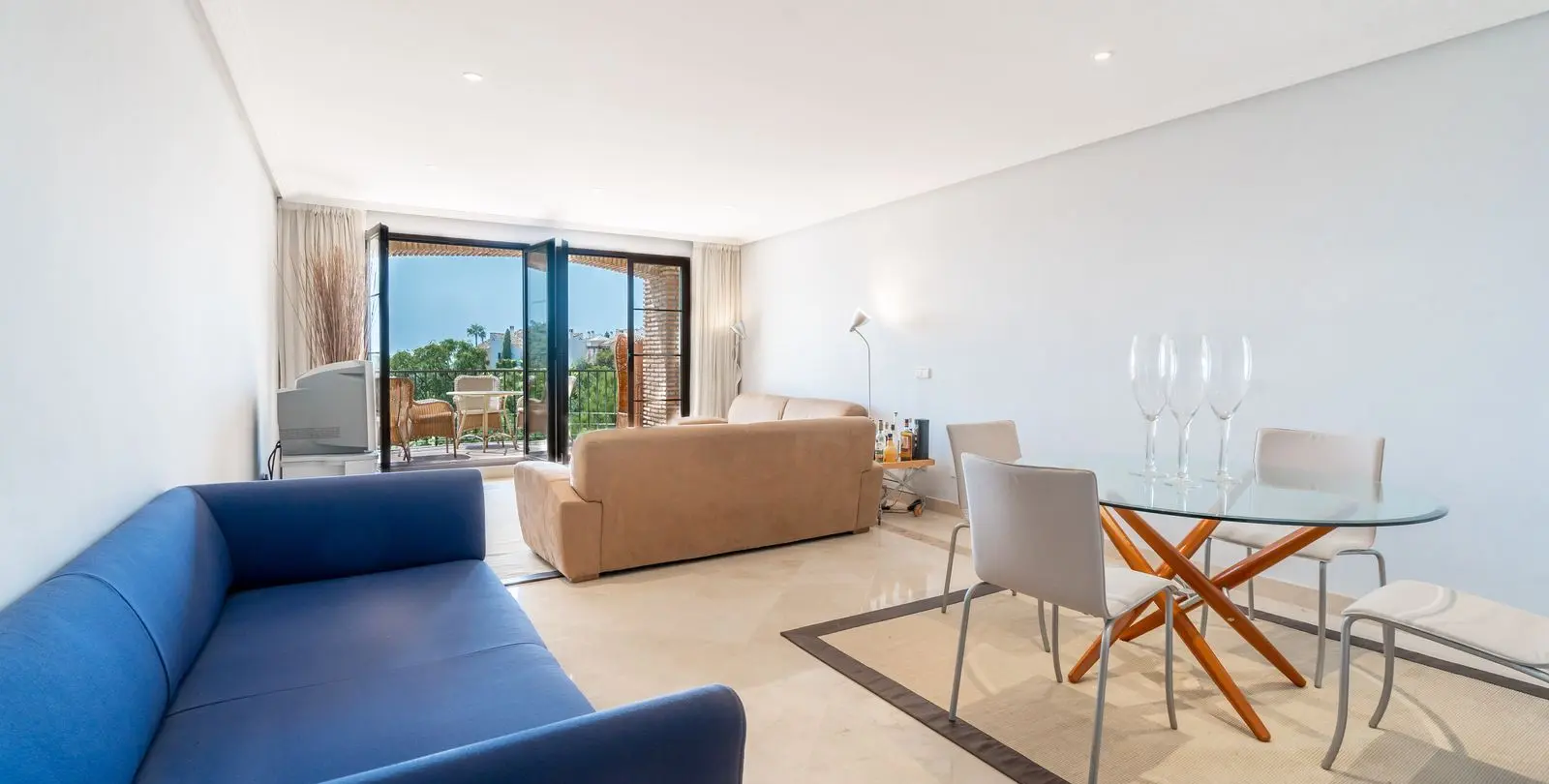 Sale of middle floor apartment in Los Arqueros 5