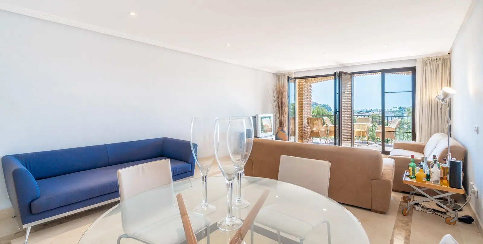 Sale of middle floor apartment in Los Arqueros 6
