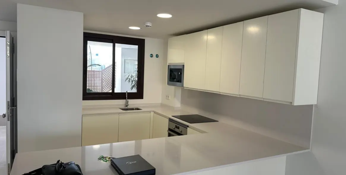 Продажа апартаментов на первом этаже в Benalmadena Costa 2