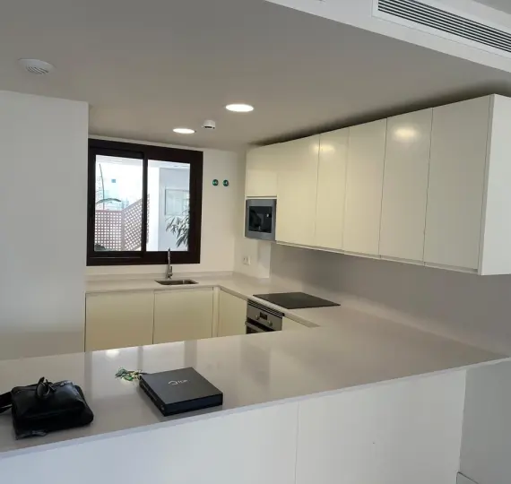 Продажа апартаментов на первом этаже в Benalmadena Costa