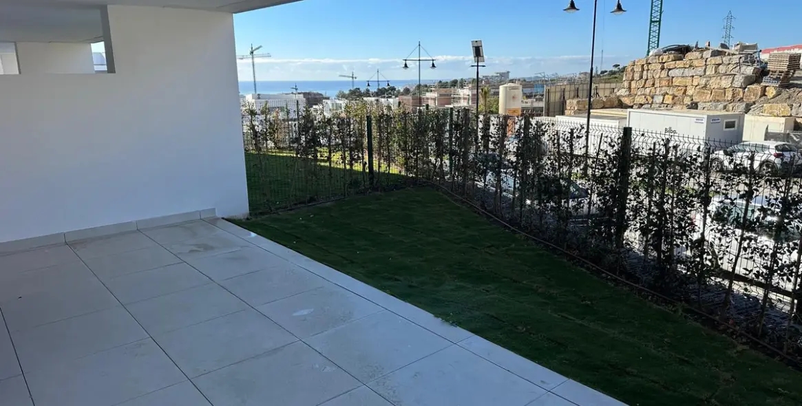 Продажа апартаментов на первом этаже в Benalmadena Costa 9