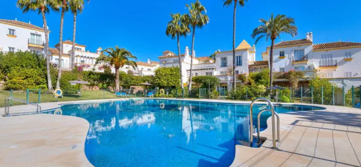 Продажа таунхауса в Estepona 0