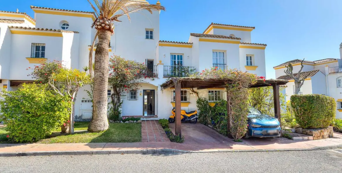 Продажа таунхауса в Estepona 2