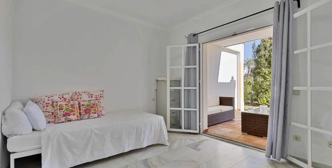 Продажа таунхауса в Estepona 11