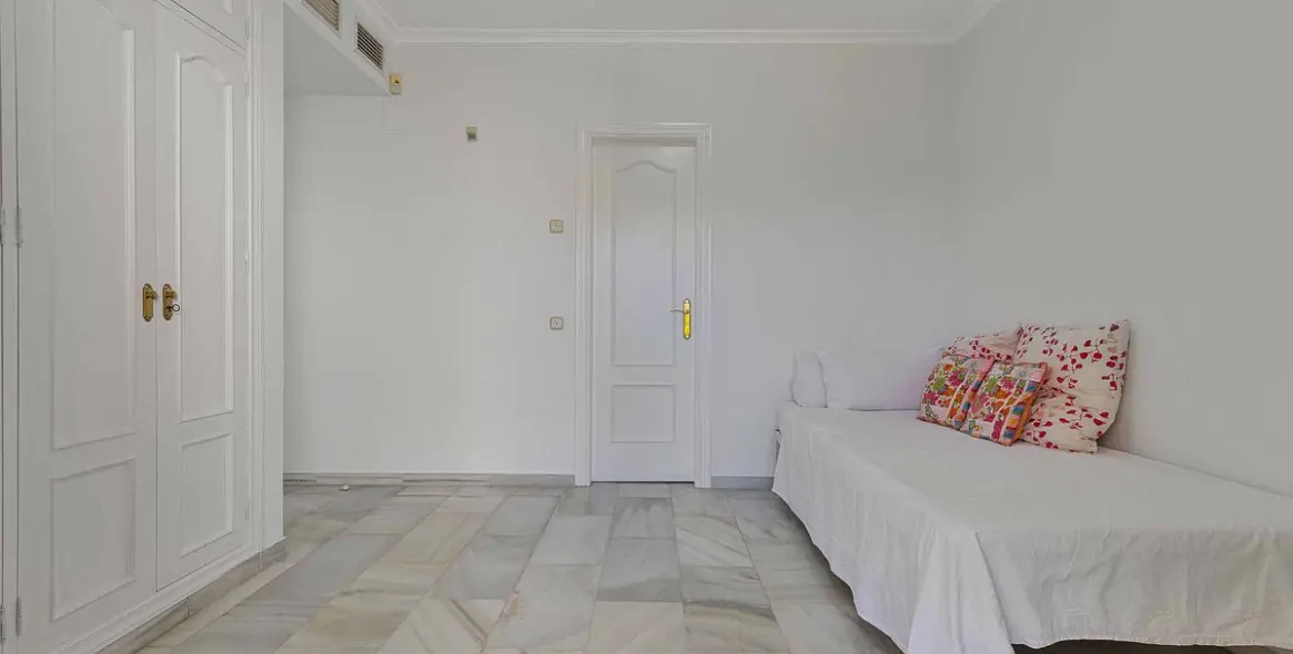 Продажа таунхауса в Estepona 12