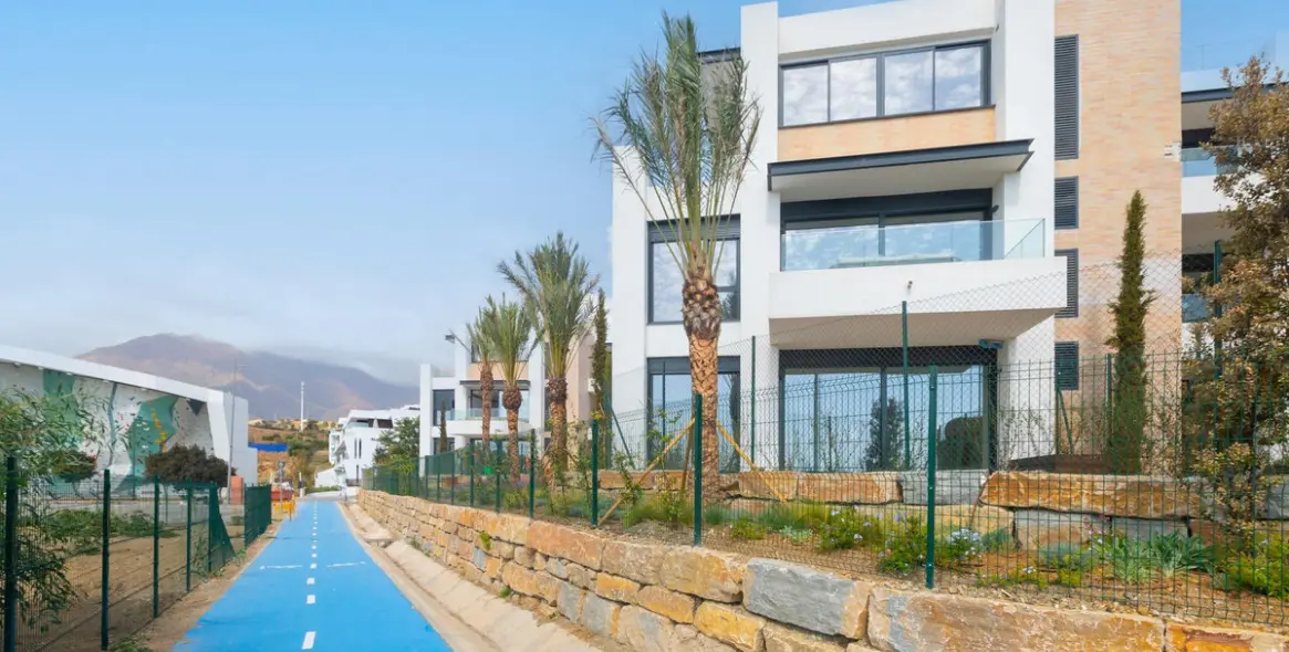 Sale of penthouse in Estepona 18