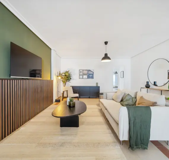 Sale of middle floor apartment in Nueva Andalucía